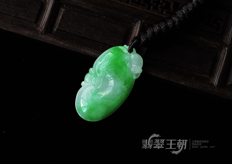 糯冰种翠色缅甸翡翠如意寿挂件