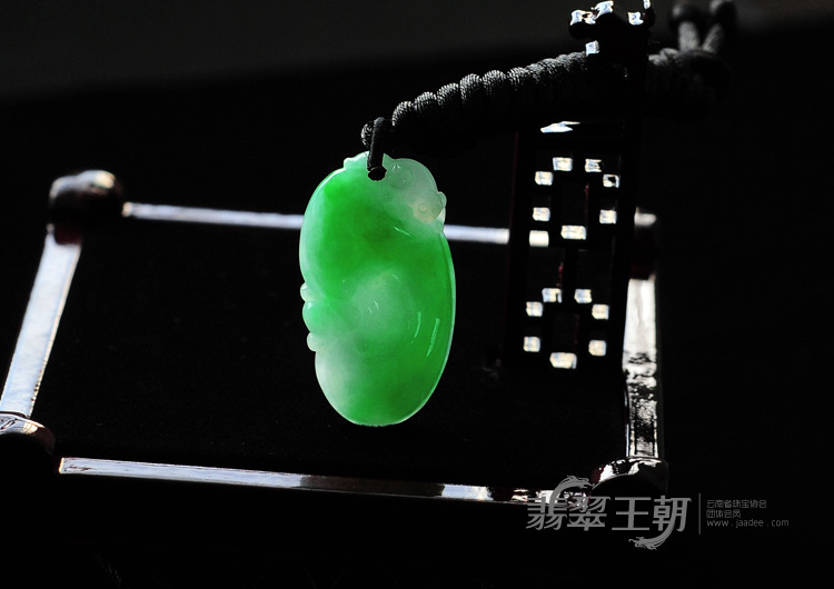 糯冰种翠色缅甸翡翠如意寿挂件