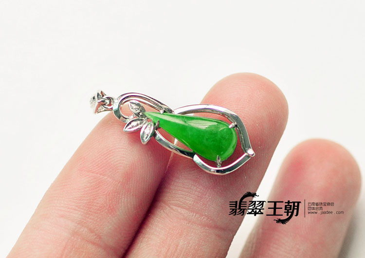 冰种阳绿满绿缅甸翡翠水滴胸坠