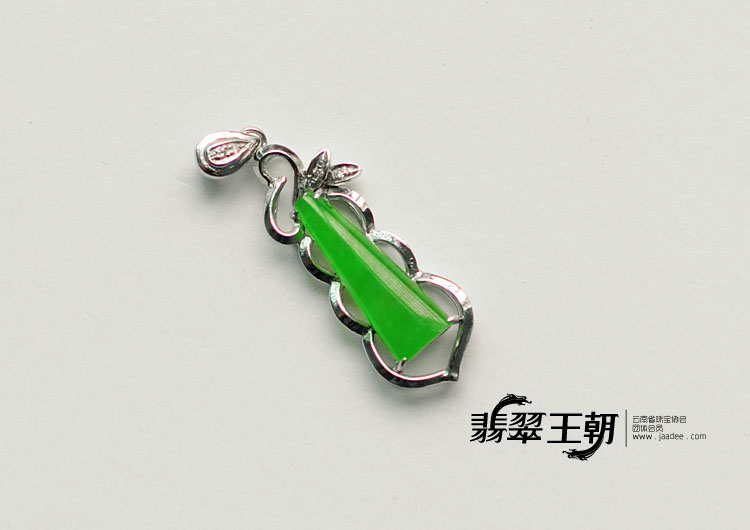 冰种阳绿满绿缅甸翡翠梯形胸坠