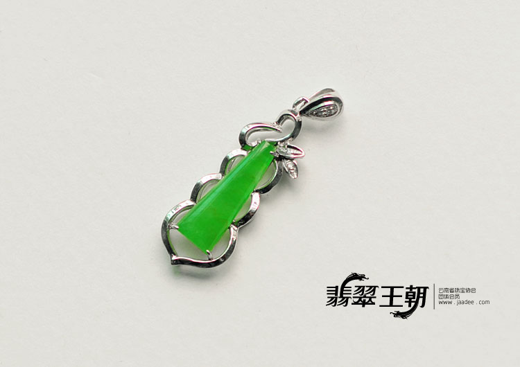 冰种阳绿满绿缅甸翡翠梯形胸坠