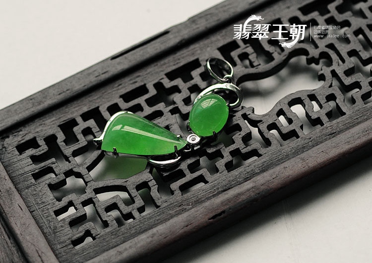 冰种苹果绿缅甸翡翠小猫胸坠