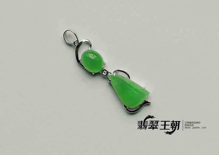 冰种苹果绿缅甸翡翠小猫胸坠