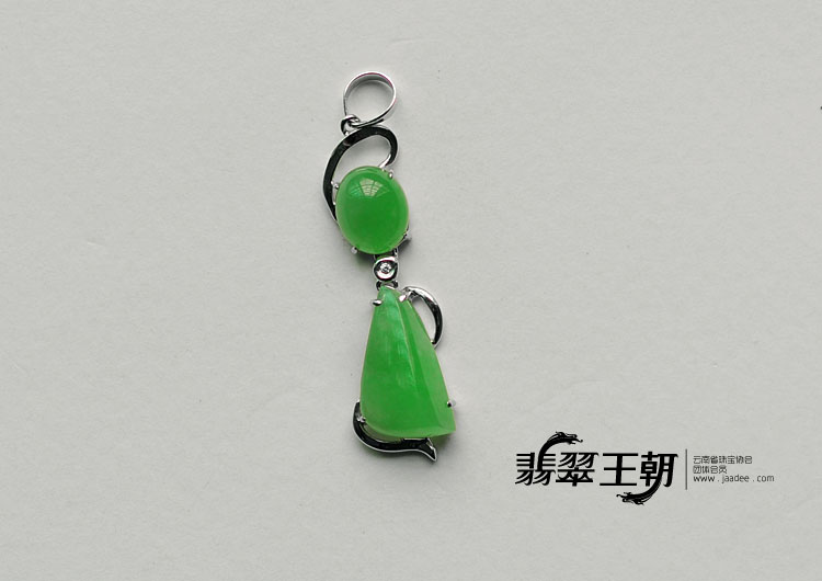 冰种苹果绿缅甸翡翠小猫胸坠
