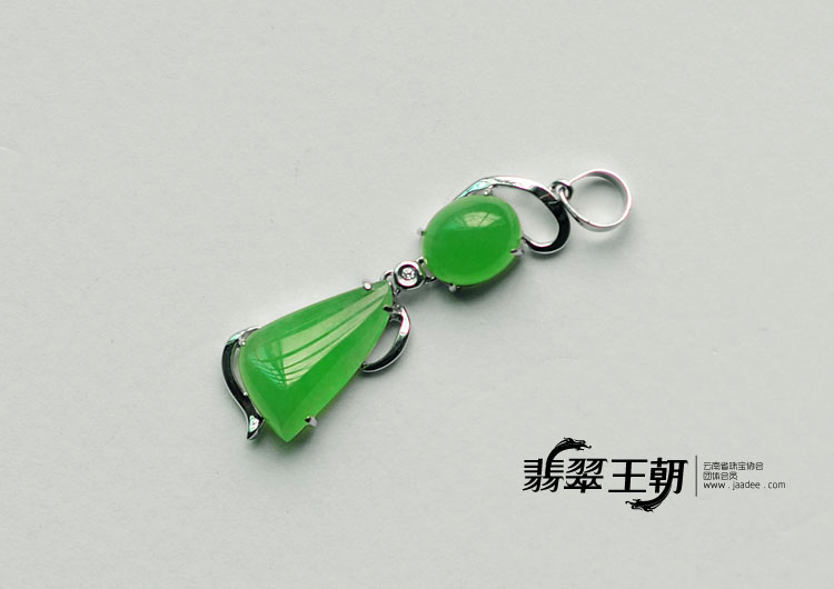 冰种苹果绿缅甸翡翠小猫胸坠