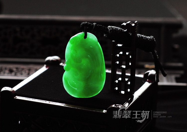 糯冰种阳绿满绿缅甸翡翠如意挂件