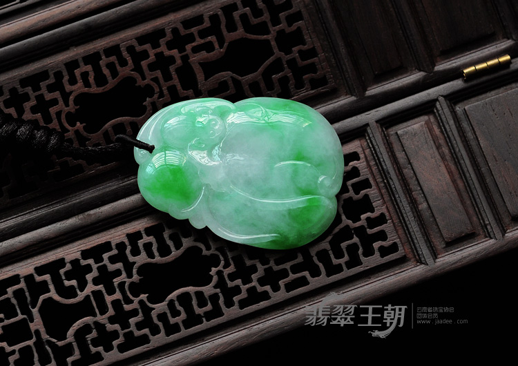 冰种翠色缅甸翡翠如意寿挂件