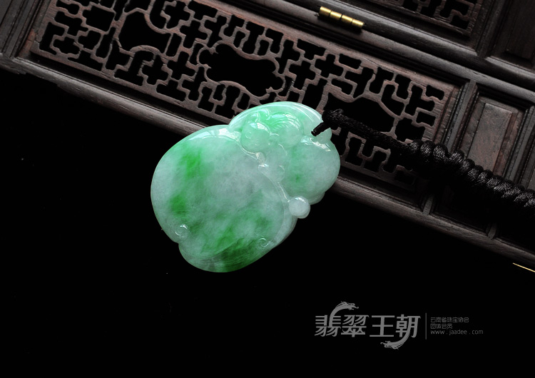 冰种翠色缅甸翡翠如意寿挂件