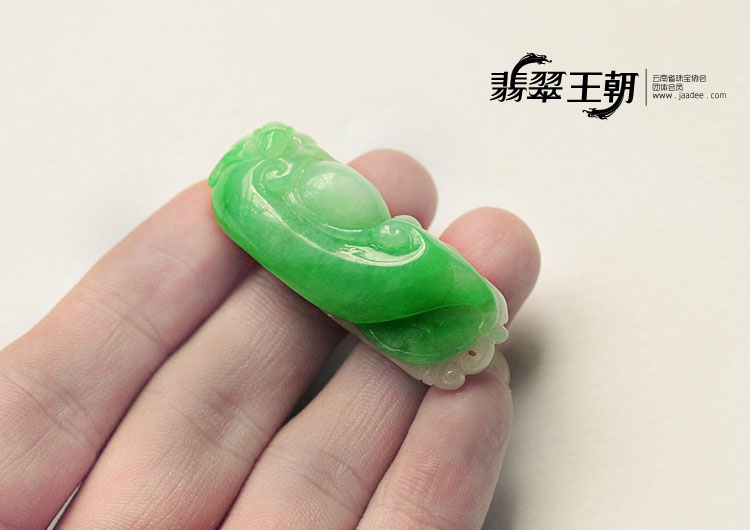 糯冰种翠色缅甸翡翠如意挂件