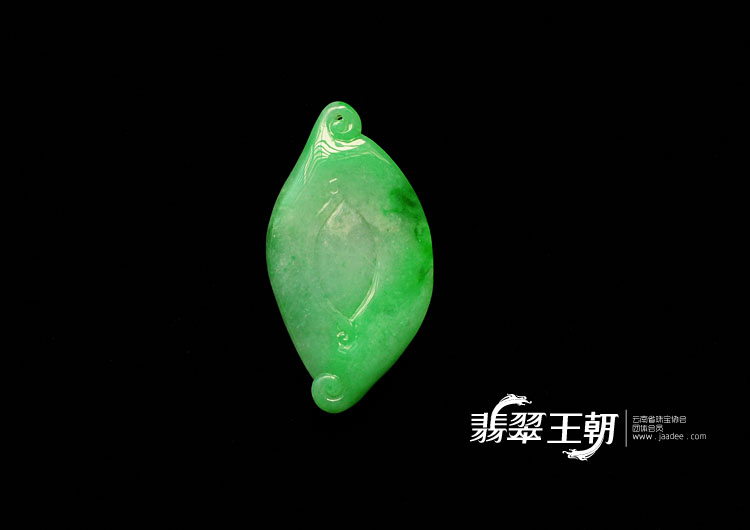 糯冰种翠色缅甸翡翠水滴如意挂件