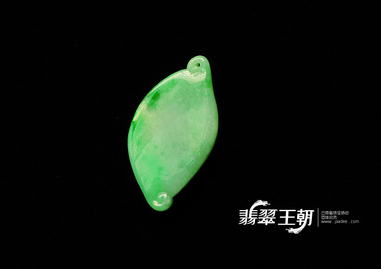 糯冰种翠色缅甸翡翠水滴如意挂件