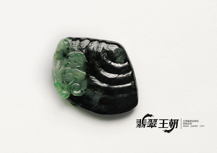 糯冰种墨翠缅甸翡翠贝壳挂件