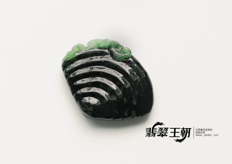 糯冰种墨翠缅甸翡翠贝壳挂件
