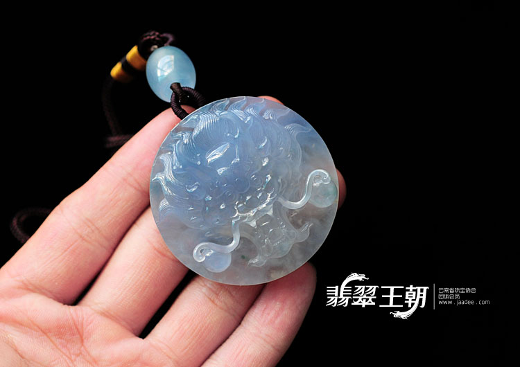 冰种淡紫罗兰飘花缅甸翡翠龙头玉牌挂件