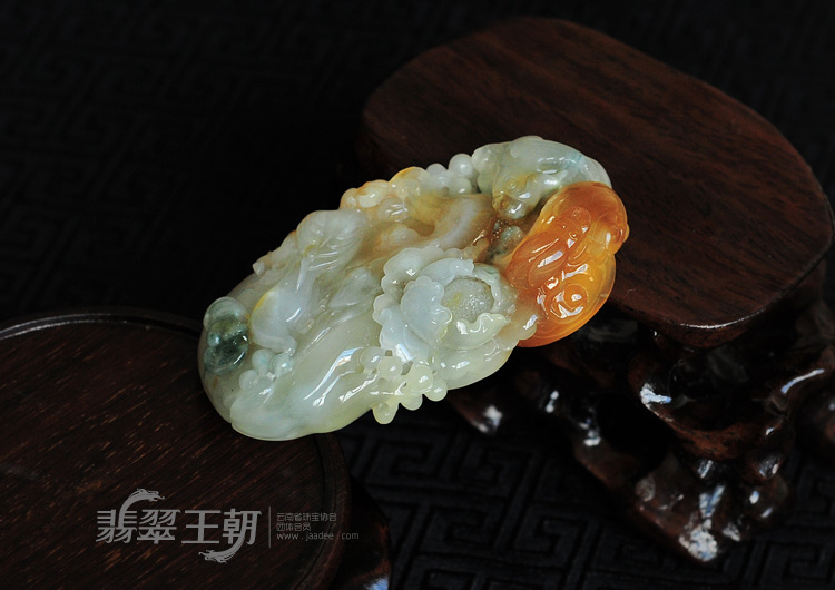 糯冰种黄翡飘花缅甸翡翠富贵花开挂件