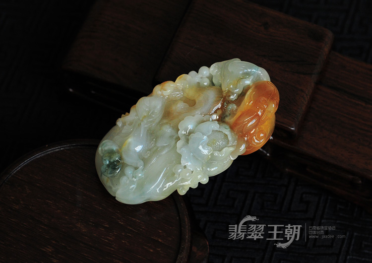 糯冰种黄翡飘花缅甸翡翠富贵花开挂件