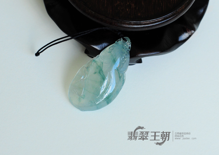 冰种飘花缅甸翡翠金鱼挂件