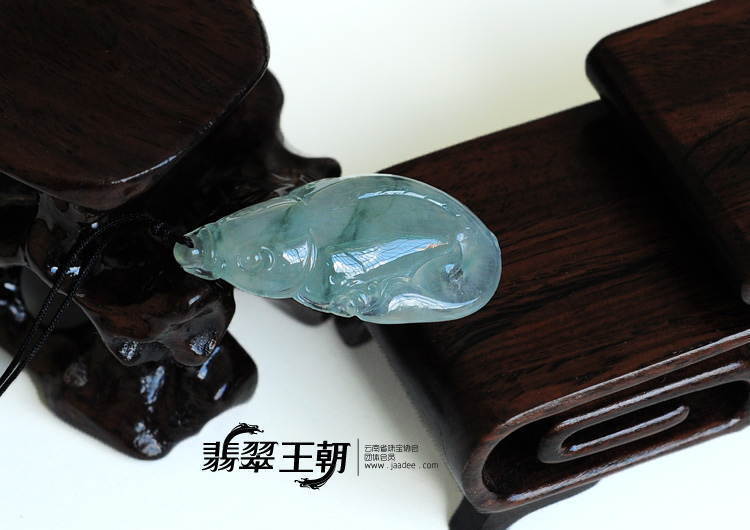 冰种飘花缅甸翡翠金鱼挂件