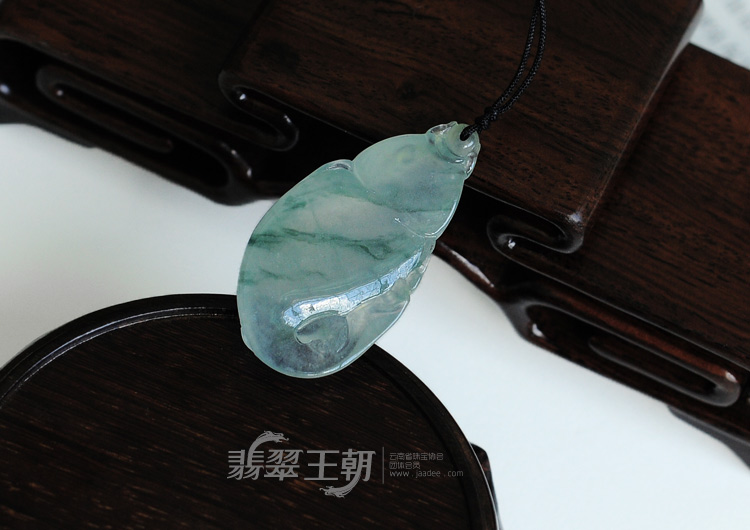 冰种飘花缅甸翡翠金鱼挂件
