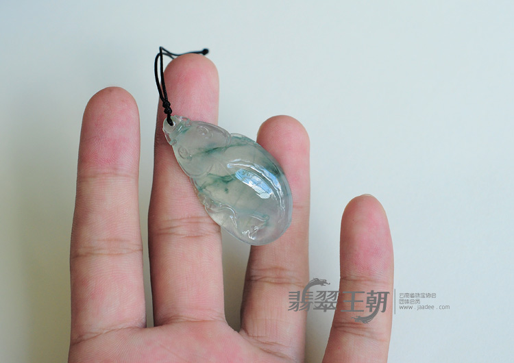 冰种飘花缅甸翡翠金鱼挂件