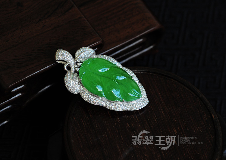 冰种阳绿满绿缅甸翡翠镶白金叶子挂件（真钻）