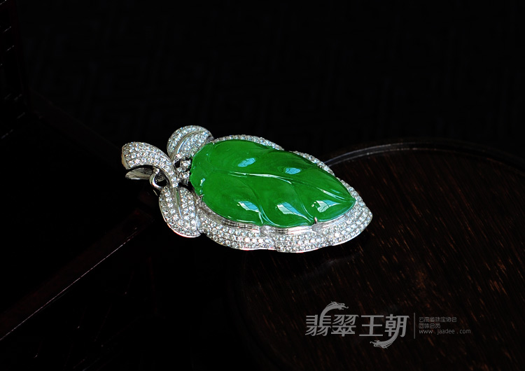 冰种阳绿满绿缅甸翡翠镶白金叶子挂件（真钻）