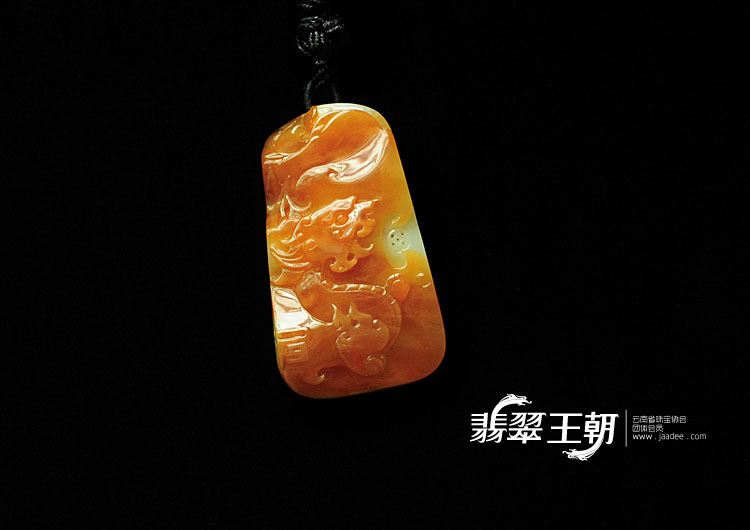 糯冰种黄翡缅甸翡翠龙牌挂件
