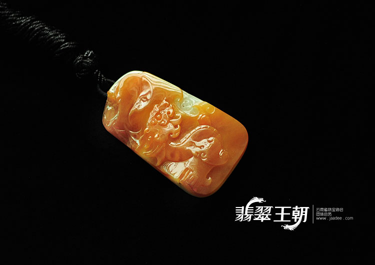 糯冰种黄翡缅甸翡翠龙牌挂件