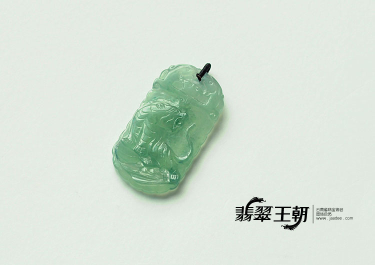 冰种晴水缅甸翡翠虎牌挂件