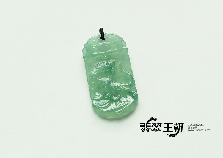 冰种晴水缅甸翡翠虎牌挂件