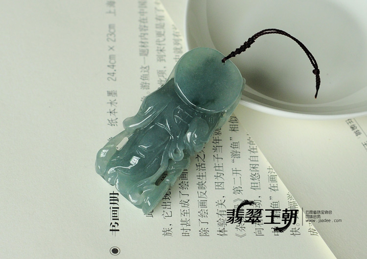 冰种蓝晴水缅甸翡翠关公挂件