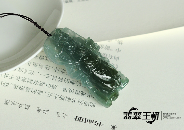 冰种蓝晴水缅甸翡翠关公挂件