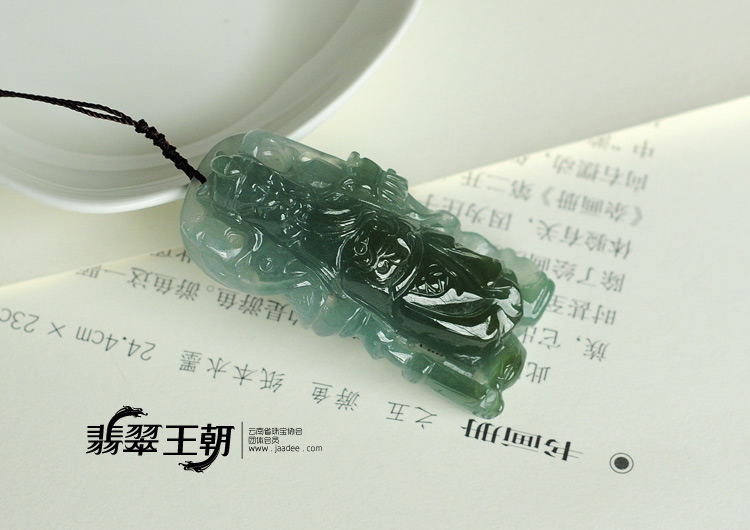 冰种蓝晴水缅甸翡翠关公挂件