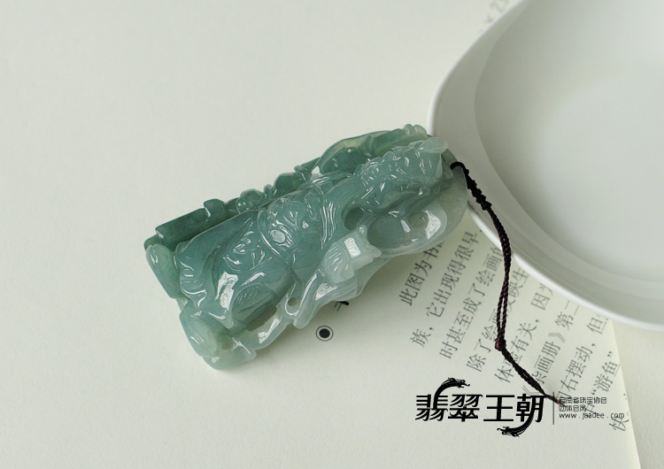 糯冰种蓝晴水缅甸翡翠关公挂件