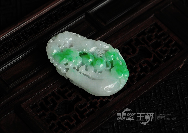 糯冰种飘翠缅甸翡翠貔貅献福挂件