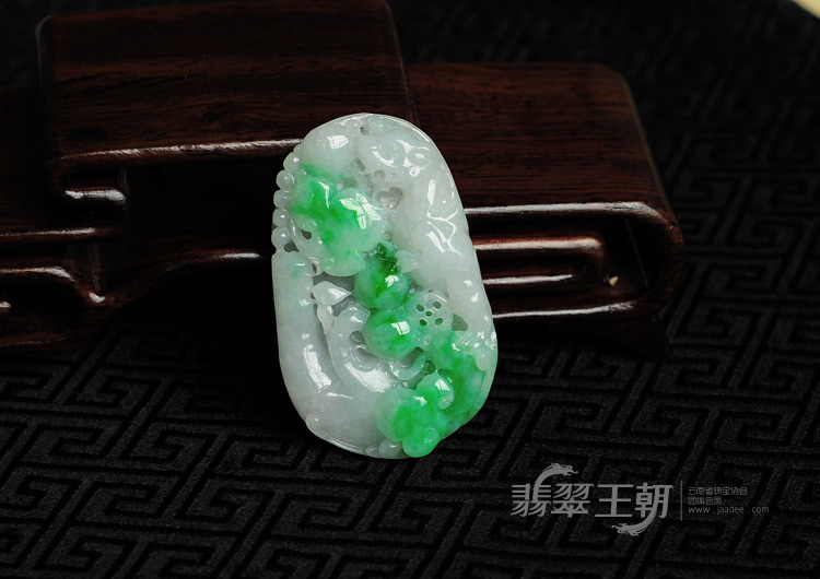 糯冰种飘翠缅甸翡翠貔貅献福挂件
