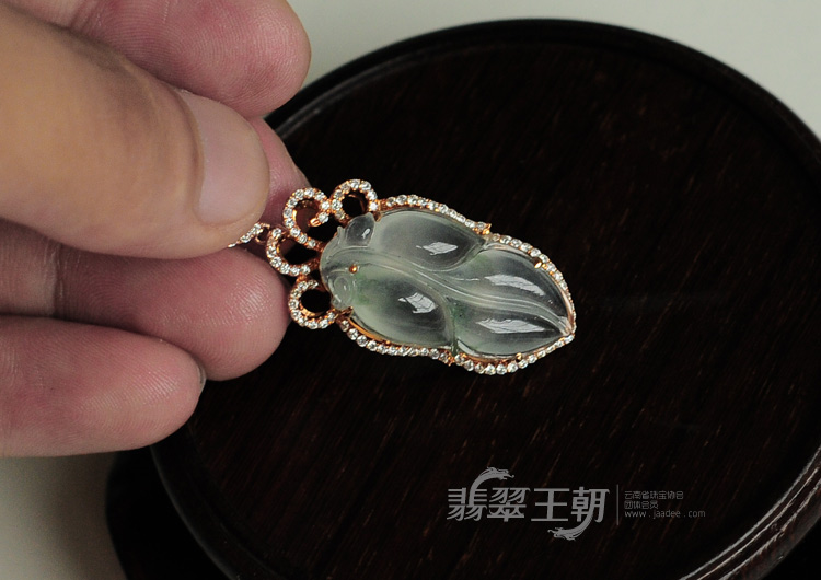 冰玻种飘花缅甸翡翠镶玫瑰金“金枝玉叶”挂件（真钻）