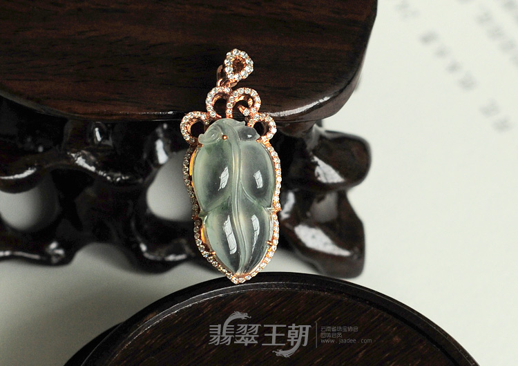 冰玻种飘花缅甸翡翠镶玫瑰金“金枝玉叶”挂件（真钻）