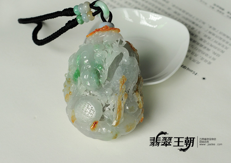 冰种红黄翡飘花缅甸翡翠一路连科手玩件
