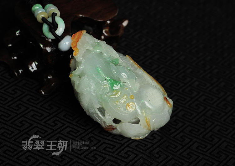 冰种红黄翡飘花缅甸翡翠一路连科手玩件