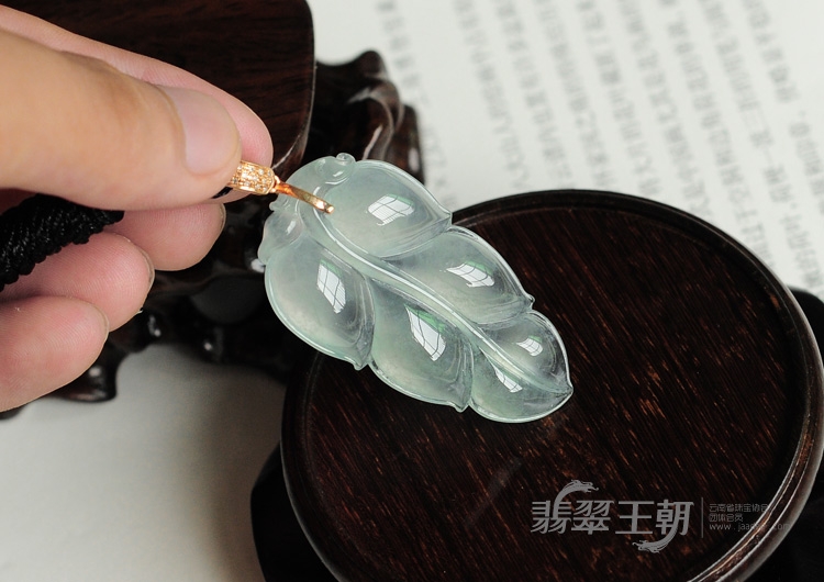 冰玻种晴水缅甸翡翠叶子挂件