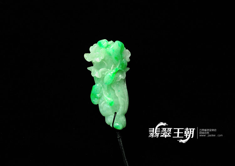 糯冰种翠色缅甸翡翠发财挂件