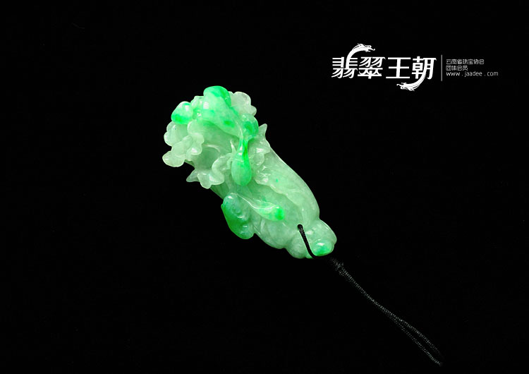 糯冰种翠色缅甸翡翠发财挂件