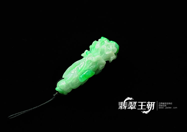 糯冰种翠色缅甸翡翠发财挂件