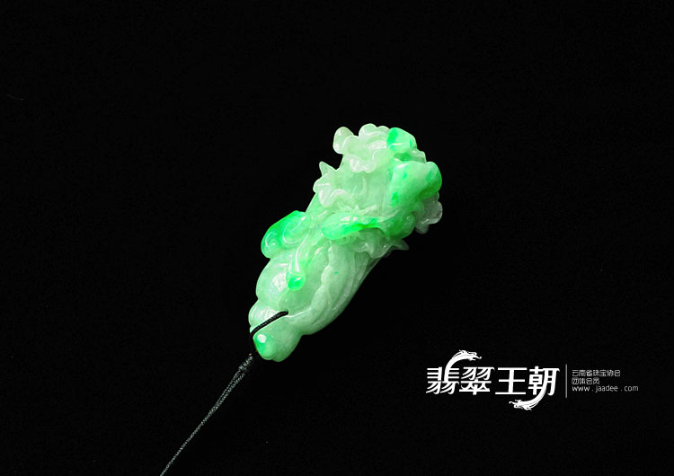 糯冰种翠色缅甸翡翠发财挂件