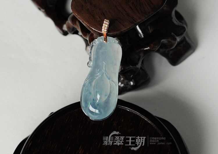 冰玻种飘蓝花缅甸翡翠玉兰花挂件