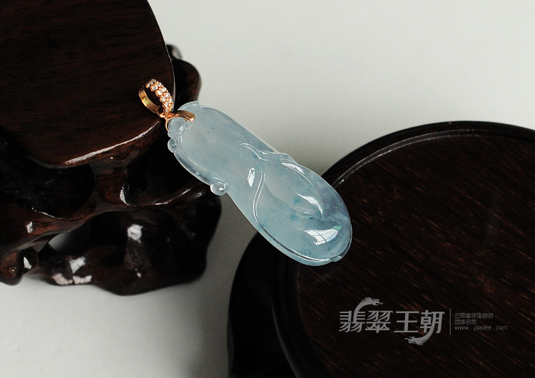冰玻种飘蓝花缅甸翡翠玉兰花挂件