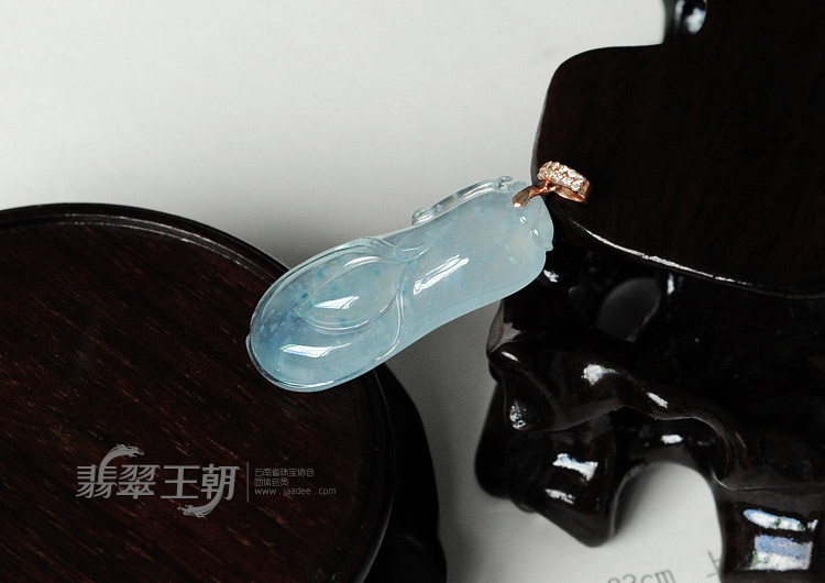 冰玻种飘蓝花缅甸翡翠玉兰花挂件