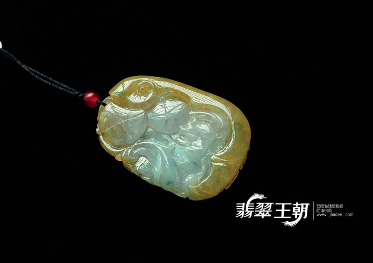 冰种褐黄翡飘花缅甸翡翠龙牌挂件