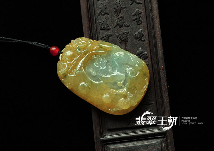 冰种褐黄翡飘花缅甸翡翠龙牌挂件